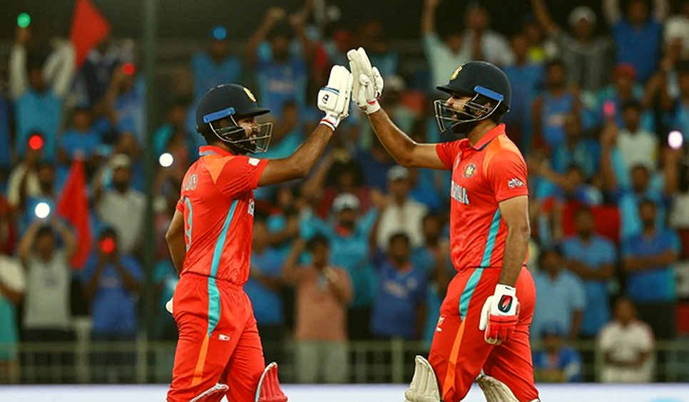 हेग्ले ओवल में 226 और श्रेयस अय्यर के 25 रन: रिकॉर्ड काग़ज़ पर तय है, मैदान पर सवाल बाक़ी